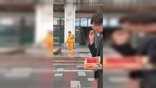 街道大妈吃瓜视频,揭秘社区生活百态