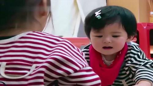 咘咘吃瓜图片,可爱瞬间引网友热议