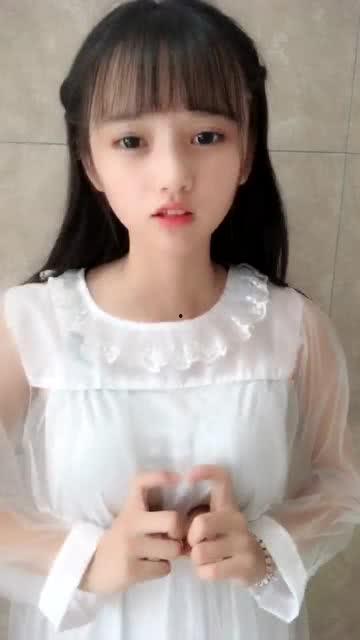 吃瓜白衣小姐姐